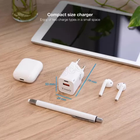 Photo de Chargeur secteur TooQ 1x port USB-A + 1x port USB-C 20W (Blanc)