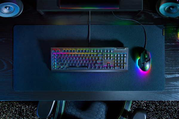 Le Razer BlackWidow V4 X RGB (Noir) est doté d'un éclairage RGB entièrement personnalisable, vous permettant de créer un setup gaming unique et immersif.